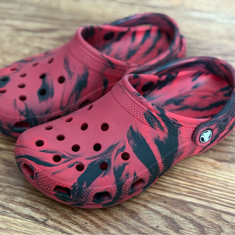 Crocs Classic Marbled Clogs